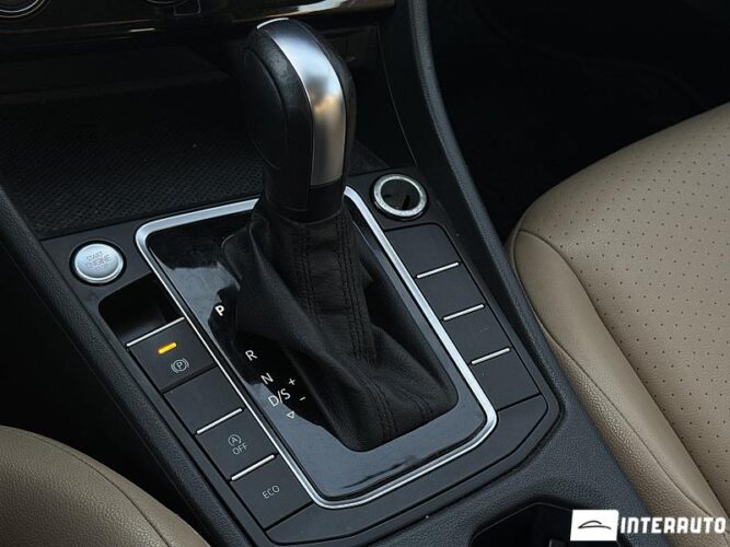 Volkswagen Jetta 44 interauto-car