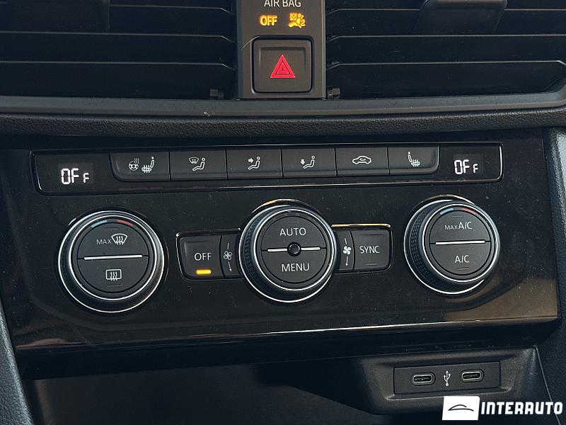 Volkswagen Jetta 21 automobil-interauto