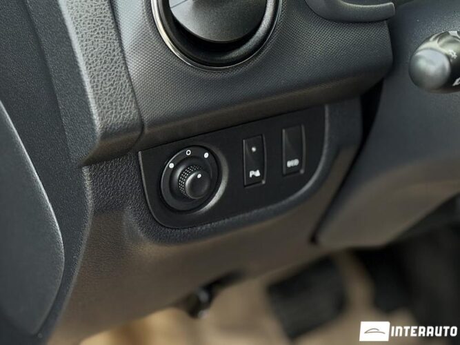 Dacia Sandero 38 interauto-car