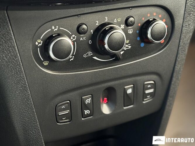 Dacia Sandero 42 interauto-car