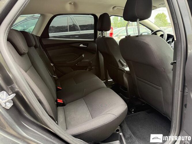 Ford Focus 42 interauto-car