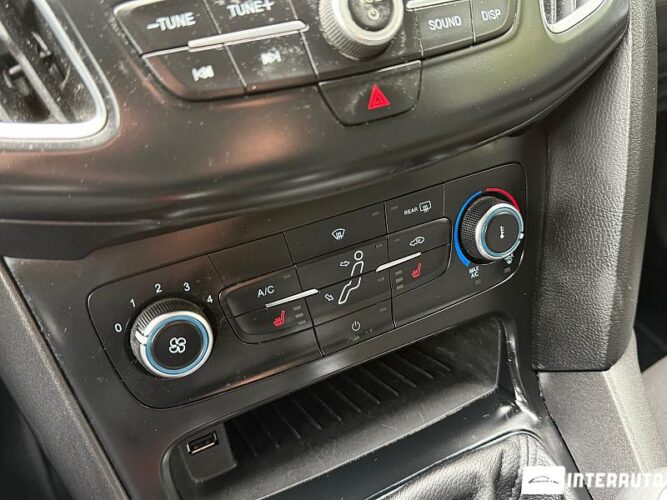 Ford Focus 39 interauto-car