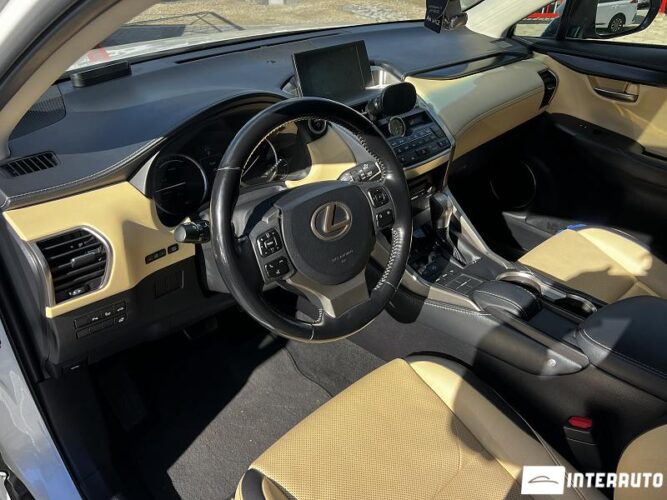 Lexus NX 300H 38 interauto-car