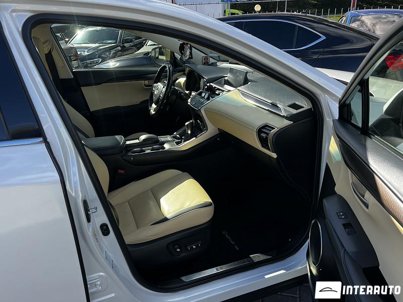 Lexus NX 300H 15 automobil-interauto