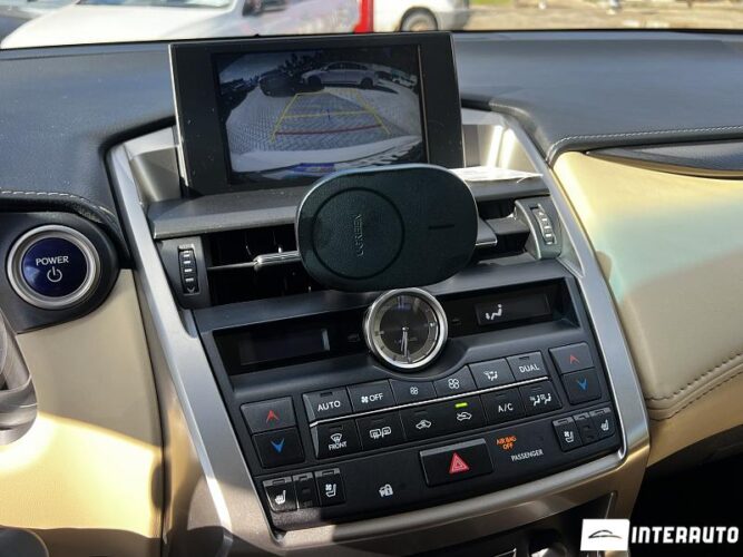 Lexus NX 300H 40 interauto-car
