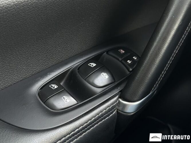 Nissan Qashqai 36 interauto-car
