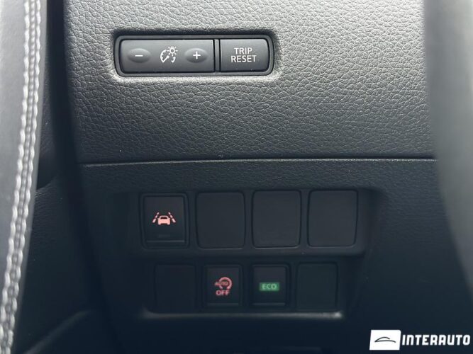 Nissan Qashqai 38 interauto-car