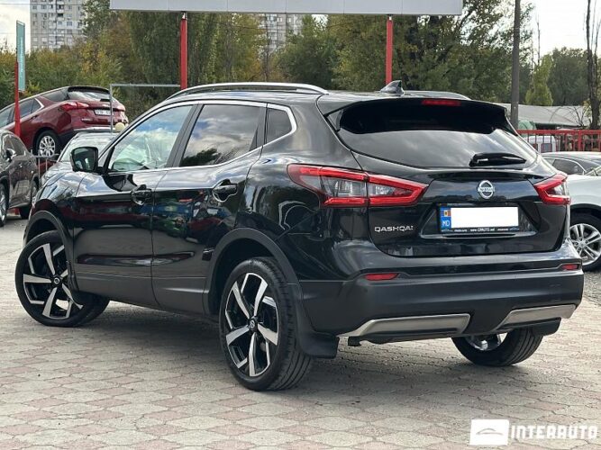 Nissan Qashqai 32 interauto-car