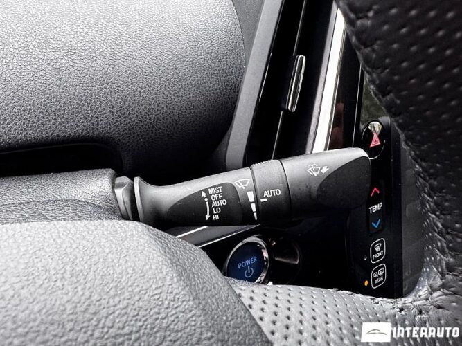 Toyota Prius 48 interauto-car