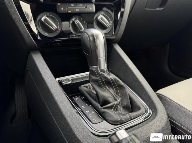 Volkswagen Jetta 39 interauto-car