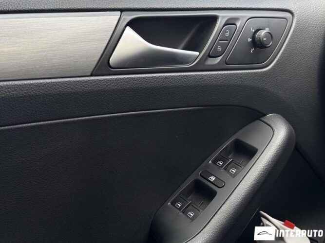 Volkswagen Jetta 41 interauto-car