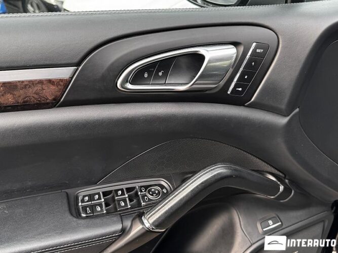 Porsche Cayenne S Hybrid 47 interauto-car