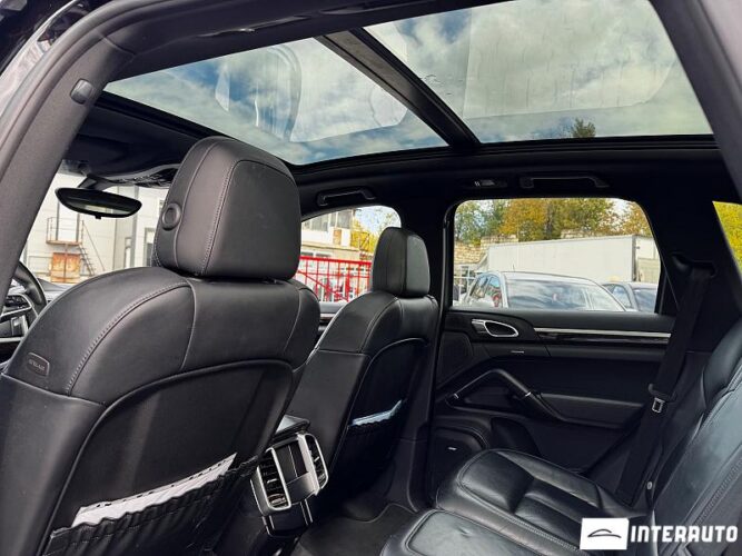 Porsche Cayenne S Hybrid 45 interauto-car