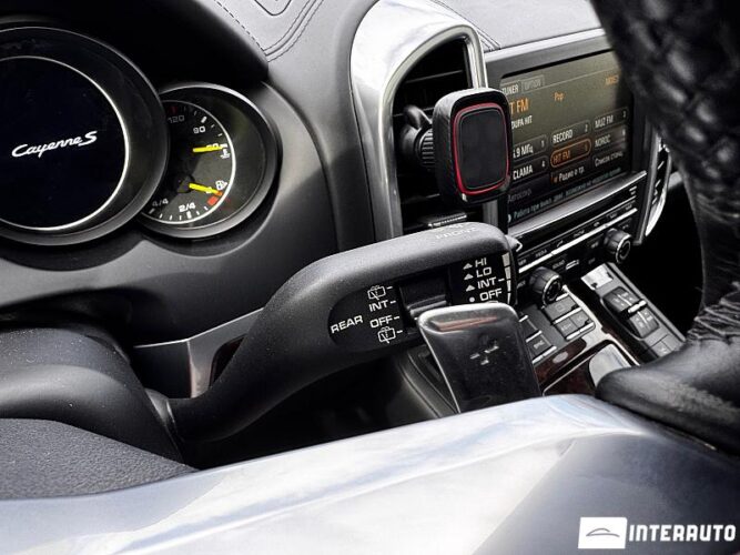 Porsche Cayenne S Hybrid 46 interauto-car