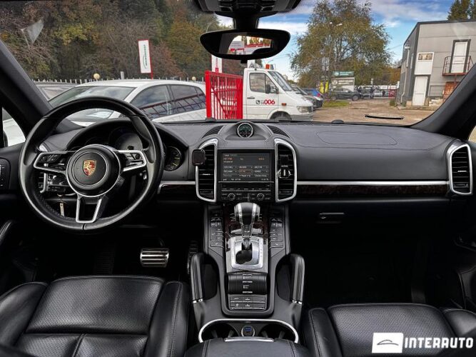 Porsche Cayenne S Hybrid 39 interauto-car