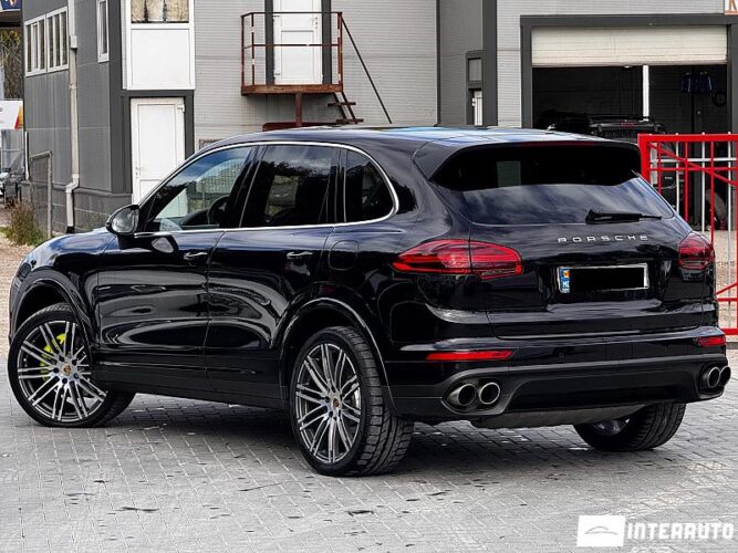 Porsche Cayenne S Hybrid 36 interauto-car