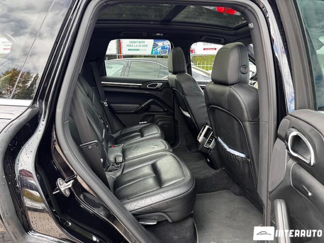 Porsche Cayenne S Hybrid 50 interauto-car