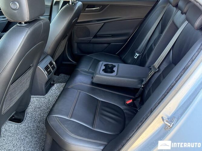 Jaguar XE 45 interauto-car