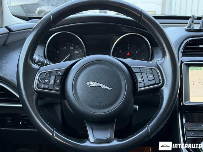 Jaguar XE 40 interauto-car