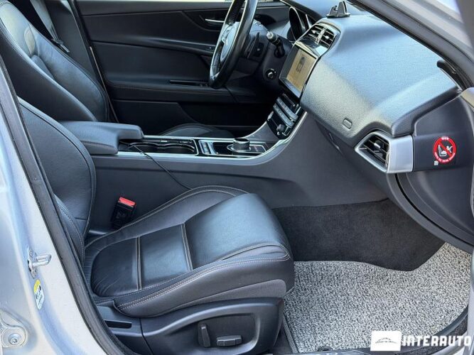 Jaguar XE 37 interauto-car