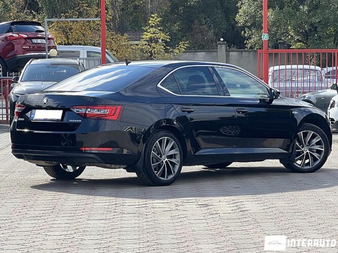 Skoda Superb 33 interauto-car