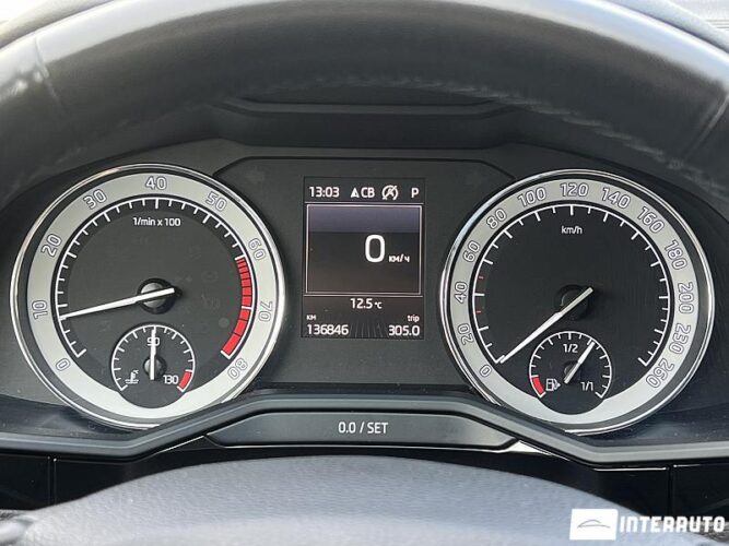 Skoda Superb 38 interauto-car