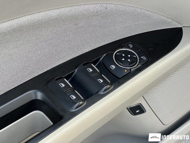 Ford Fusion 46 interauto-car