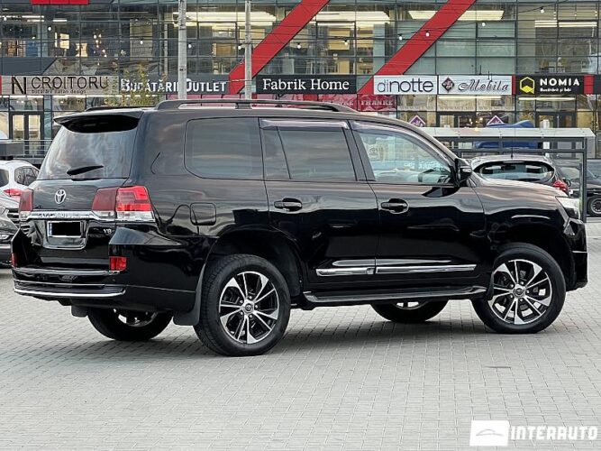 Toyota Land Cruiser 36 interauto-car