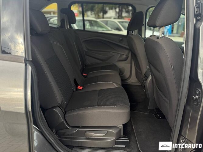 Ford Grand C-MAX 43 interauto-car
