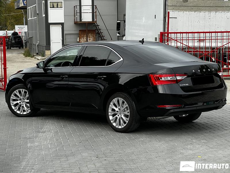 Skoda Superb 12 automobil-interauto