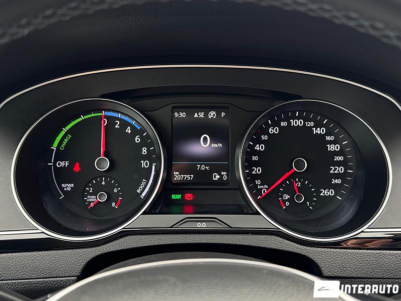 Volkswagen Passat 20 automobil-interauto