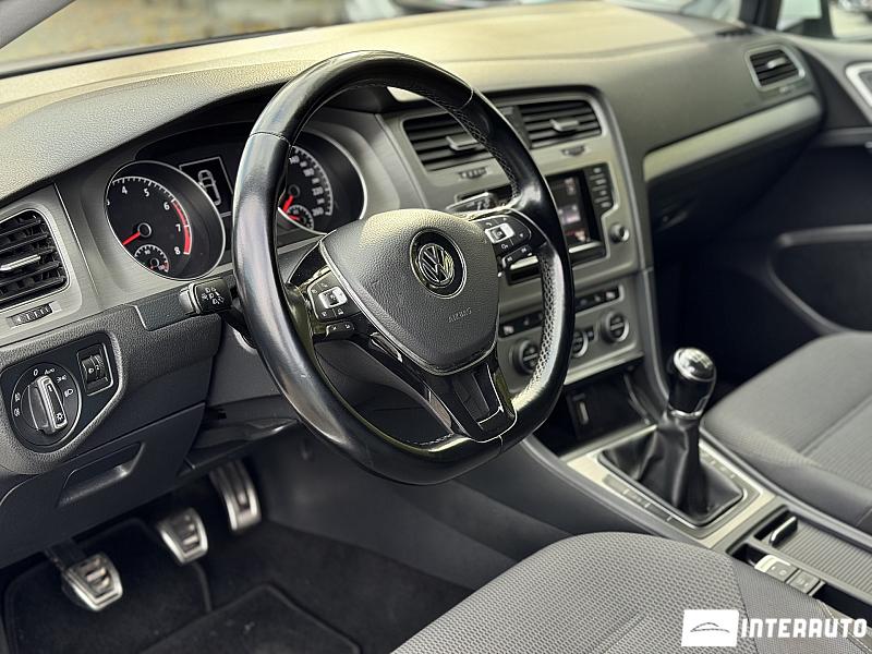 Volkswagen Golf 18 automobil-interauto