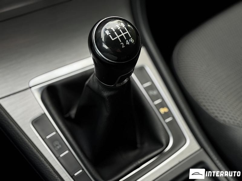 Volkswagen Golf 24 automobil-interauto