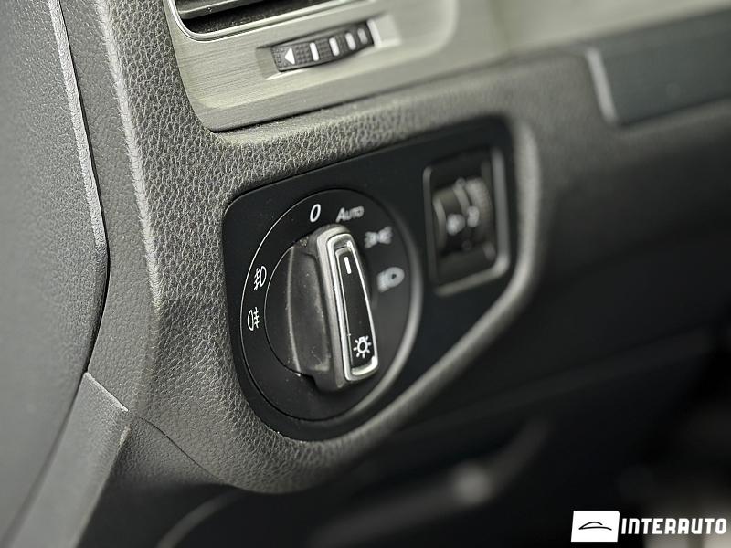 Volkswagen Golf 17 automobil-interauto