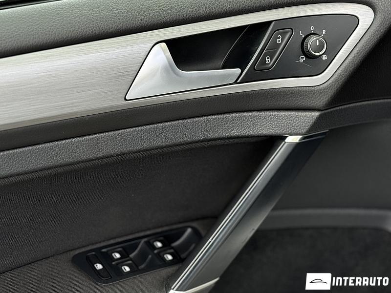 Volkswagen Golf 16 automobil-interauto