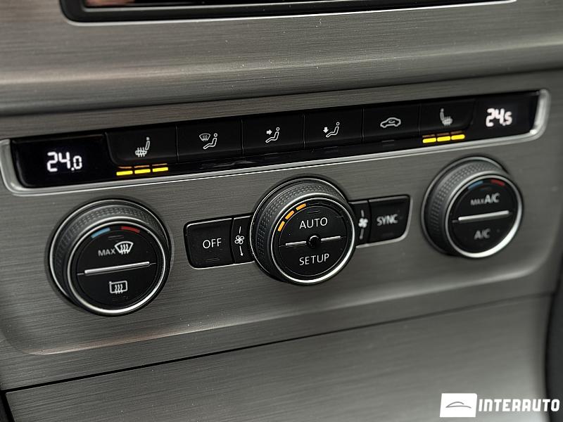 Volkswagen Golf 23 automobil-interauto