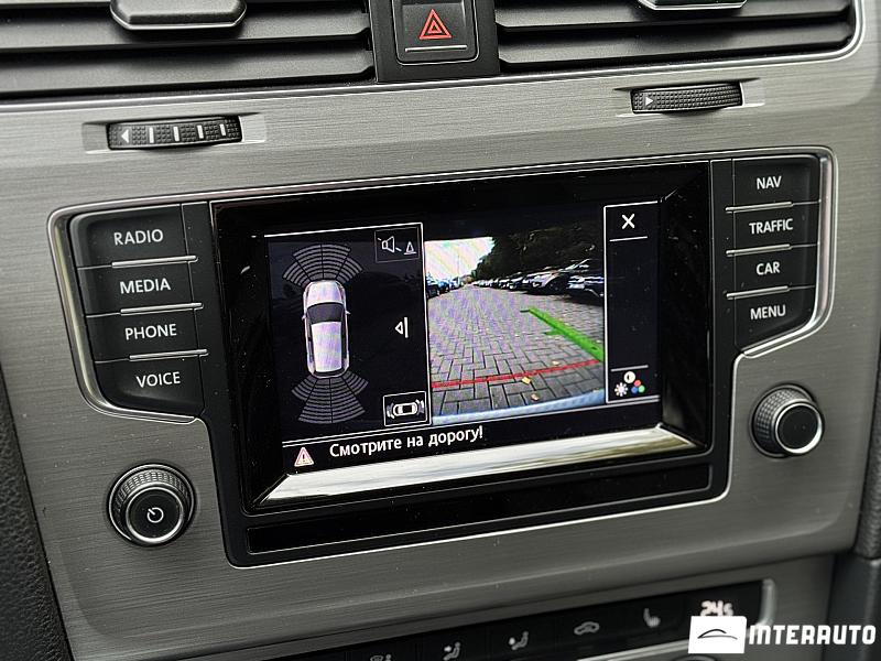 Volkswagen Golf 22 automobil-interauto