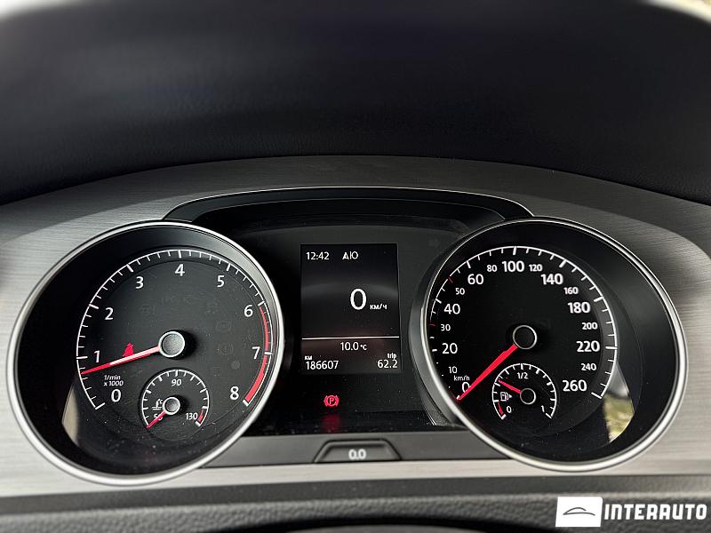 Volkswagen Golf 21 automobil-interauto