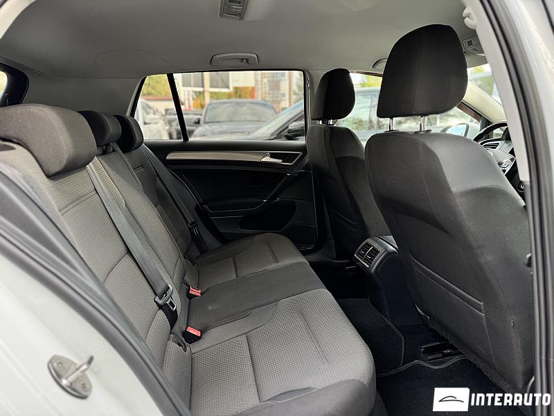 Volkswagen Golf 27 automobil-interauto