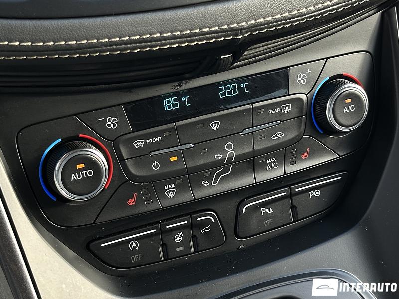 Ford Kuga 21 automobil-interauto