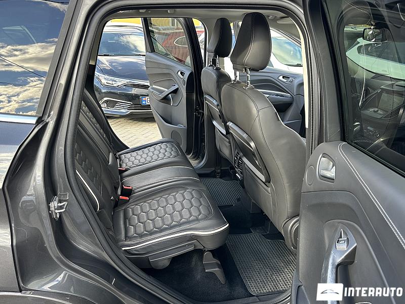 Ford Kuga 25 automobil-interauto