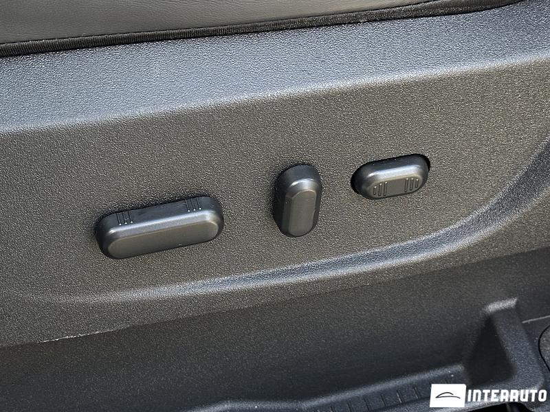 Ford Kuga 28 automobil-interauto