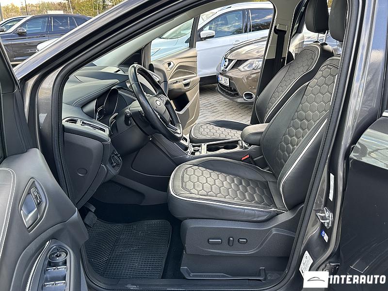 Ford Kuga 15 automobil-interauto