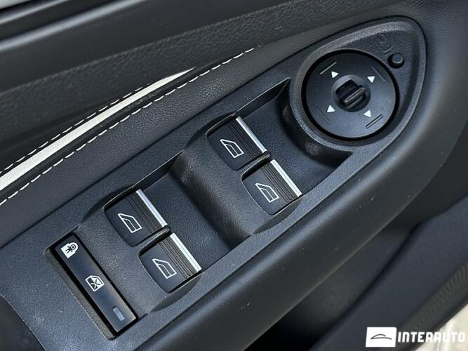 Ford Kuga 56 interauto-car