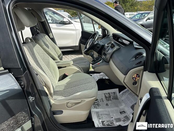 Renault Grand Scenic 39 interauto-car