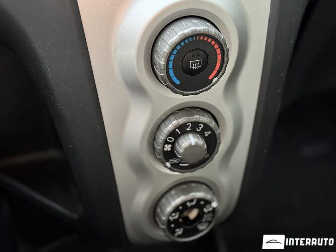 Toyota Yaris 38 interauto-car