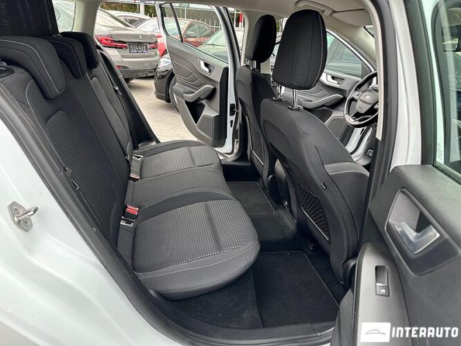 Ford Focus 38 interauto-car