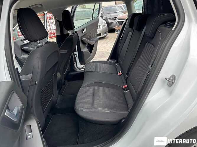 Ford Focus 37 interauto-car