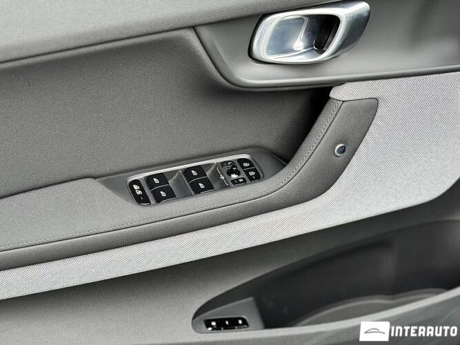 Volvo Polestar 2 38 interauto-car