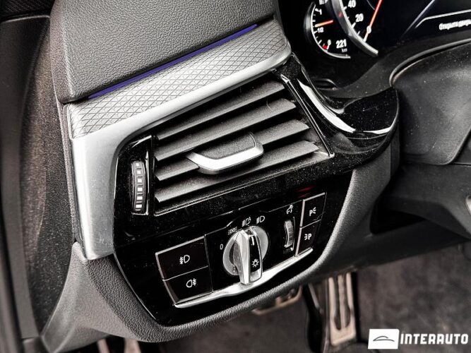 BMW 530e 45 interauto-car